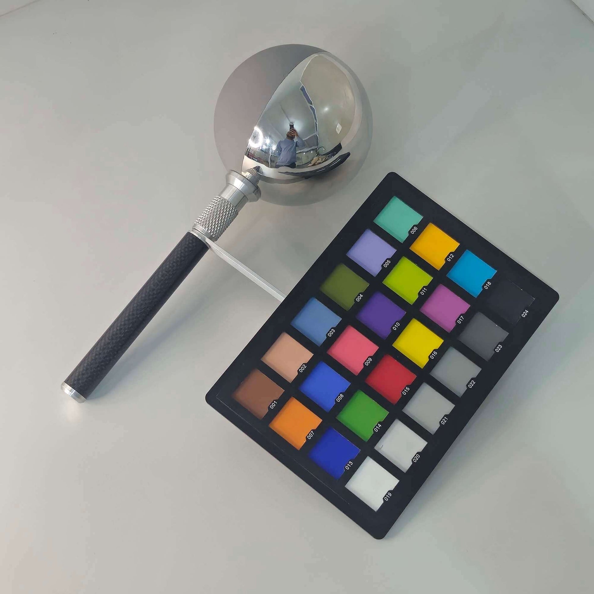 Chrome & Gray Ball + Colorchart - Plate Studio